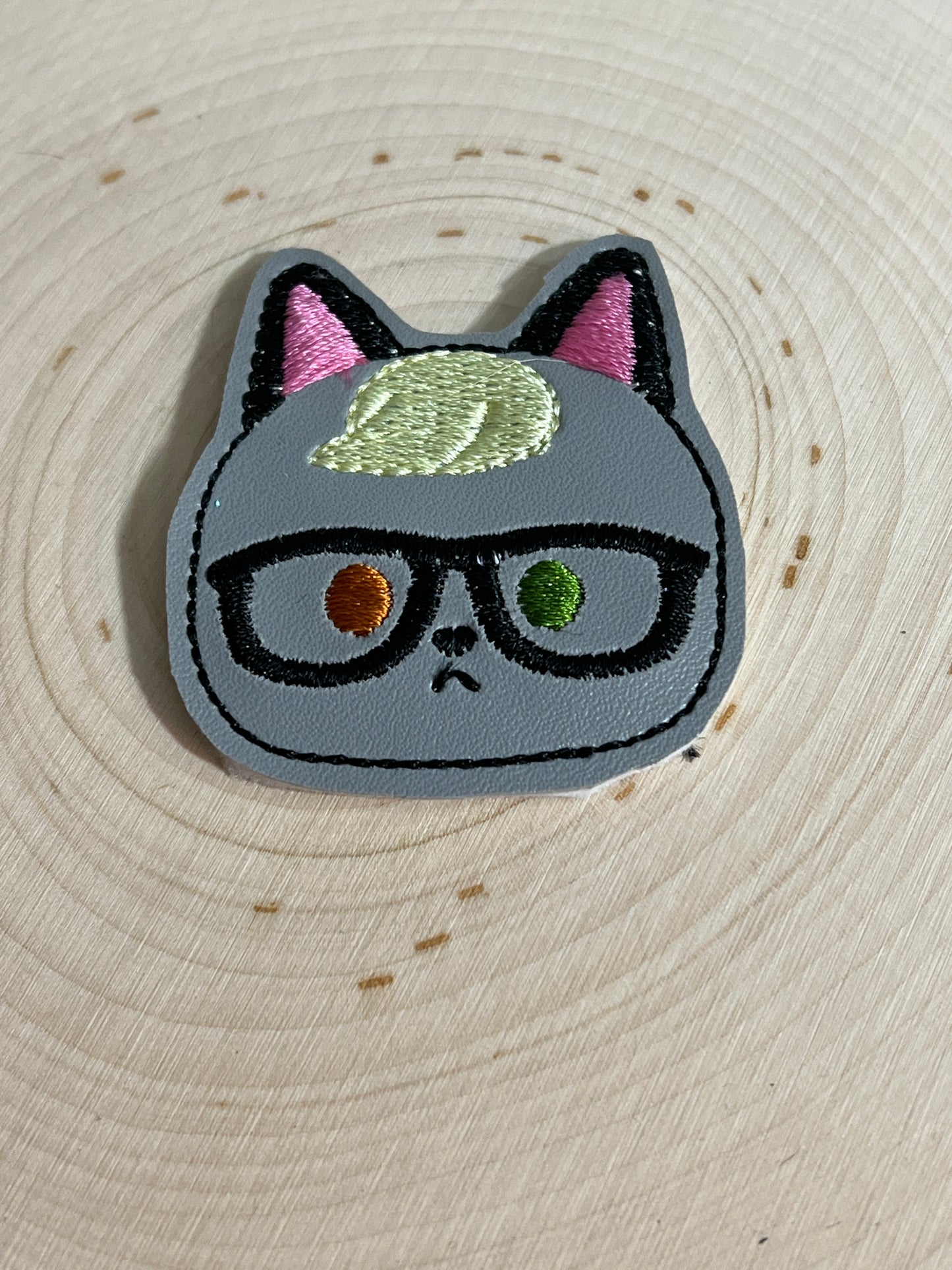 Gray cat gamer